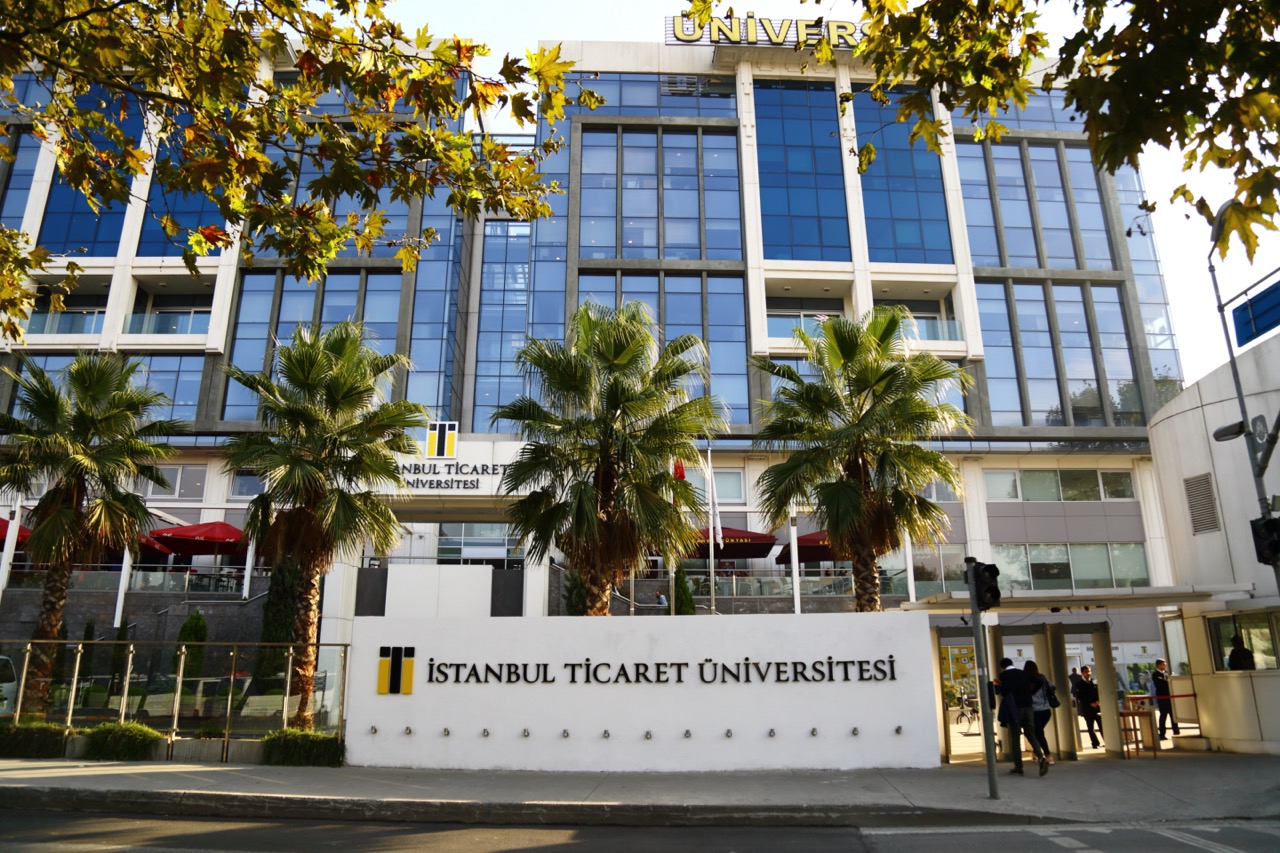 حرم جامعة إسطنبول التجارية في تركيا 2